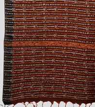 Load image into Gallery viewer, Brown Missing Weave Khesh Kantha Saree-Pallu Detail